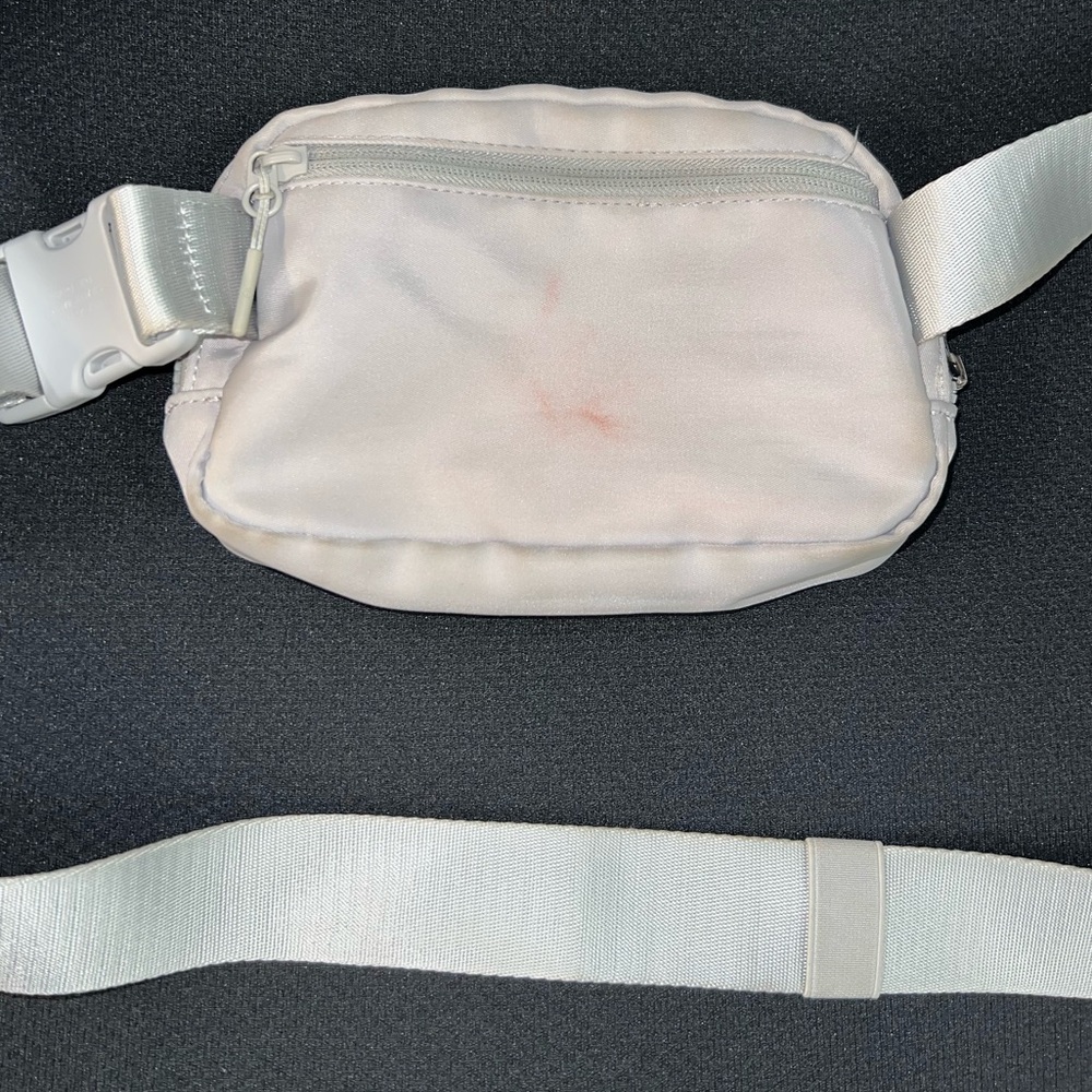 Lululemon Everywhere Belt Bag 1L - Picture 7 of 12